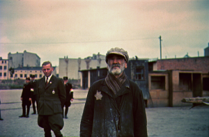 Ghetto Lodz, ca. 1940-1944, Hans Bibow, Leiter der NS-Verwaltung des Ghettos Litzmannstadt, und ein unbekannter jüdischer Mann Foto: Walter Genewein