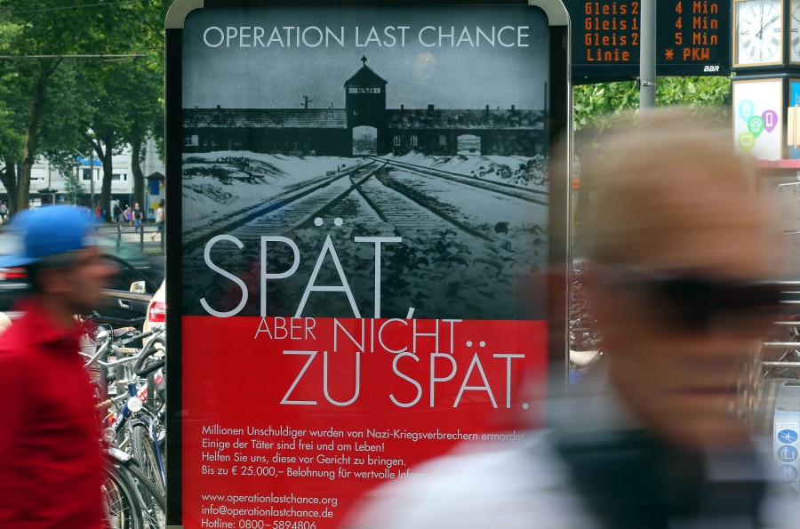 Plakat der Kampagne „Operation Last Chance II“ des Simon-Wiesenthal-Centers