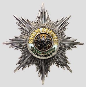 Der „Hohe Orden vom Schwarzen Adler“, gestiftet Preußen 1701, Q https://commons.wikimedia.org/wiki/File:Black_Eagle_Order_star.jpguelle: Wikimedia Commons, gemeinfrei