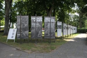 Plakate für die Ausstellung: Dimensionen eines Verbrechens. Sowjetische Kriegsgefangene im Zweiten Weltkrieg, Museum Berlin-Karlshorst.