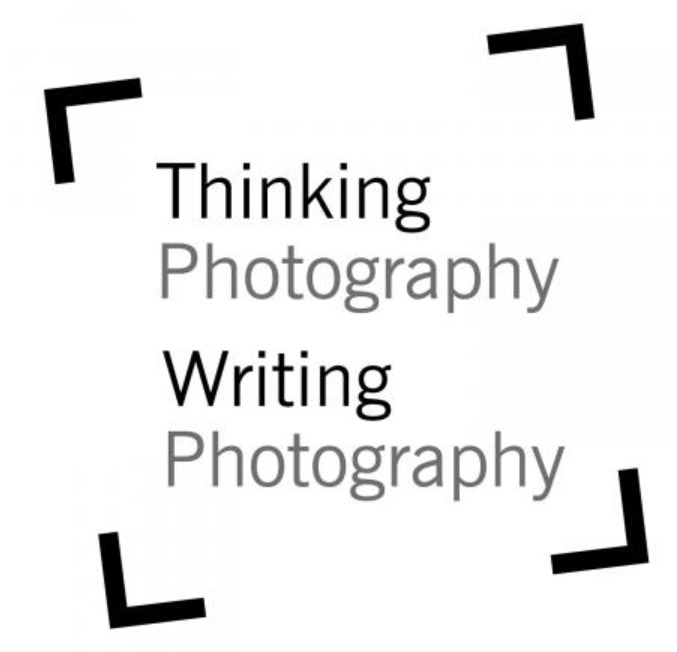 Grafik in Form eines Vierecks mit den Worten: Thinking Photography Writing Photography
