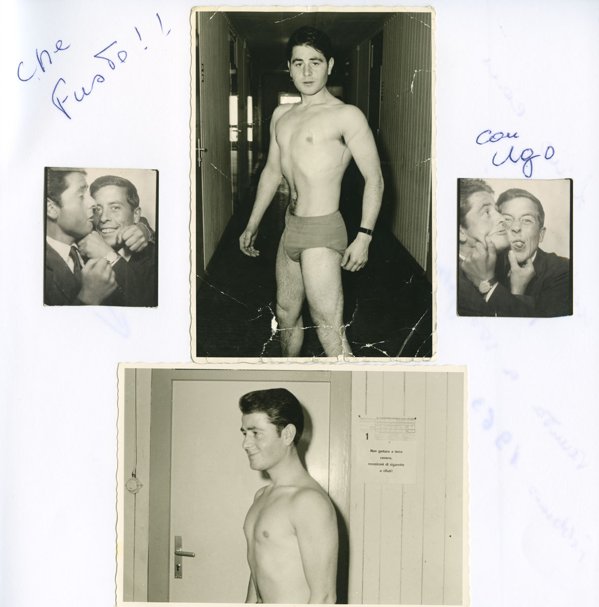 Seite aus Fotoalbum: Ein junger Mann posiert in Badehose in einem Flur, links und rechts Passfotos von zwei jungen Männern, die herumalbern.