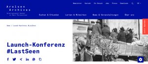 Screenshot der Website Arolsen Archives mit der Konferenzankündigung; im Bild ein offener Pritschenwagen vor einem Haus, auf dem mehrere Menschen mit ihrem Gepäck sitzen, nachdem sie von der Gestapo abgeholt worden sind.