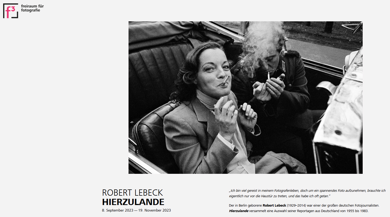 Screenshot einer Website mit einem Foto, das zwei Frauen in einem offenen Wagen zeigt, die beide rauchen.