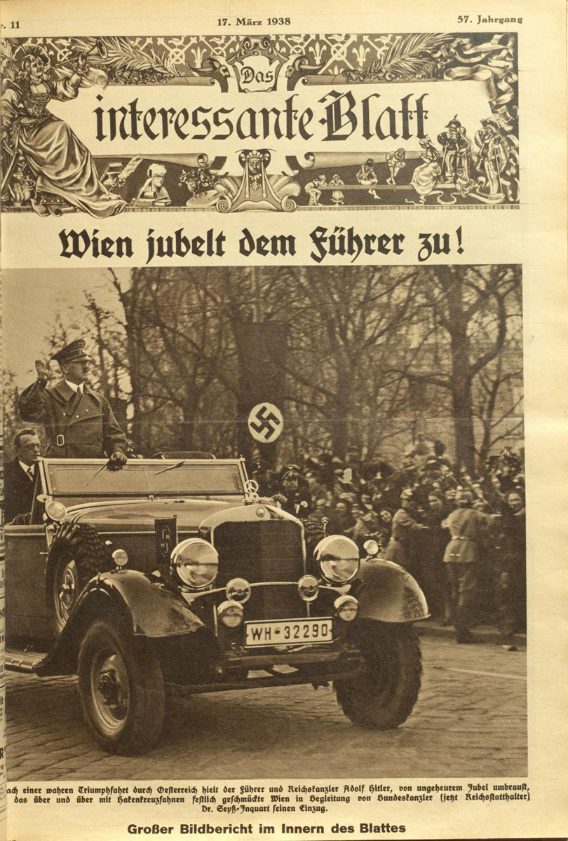 Titelseite einer Zeitschrift: Hitler stehend im Auto auf einer Straße mit Menschen.