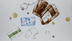 Filmstill: verschiedene Gegenstände wie Schlüssel, Bahncard, Geld, ein kleiner kaputter Elefant;