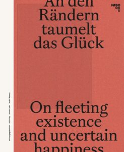 Rötliches Cover mit schwarzer Schrift