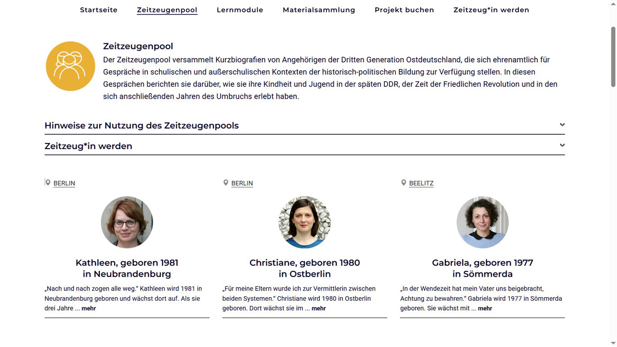 Schwarzweiße Website mit gelbem Logo und drei Porträtfotos