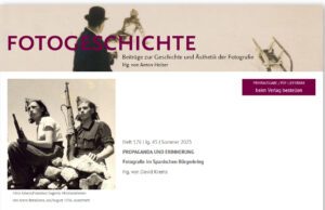 Zeitschriften-Titelbild mit Logo und Schwarzweißfoto von zwei Frauen mit Gewehren
