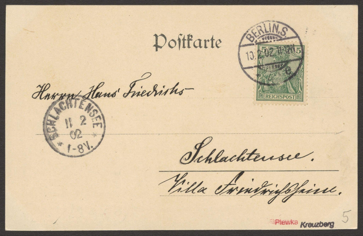 Rückseite einer Ansichtskarte mit handgeschriebener Adresse und Briefmarke