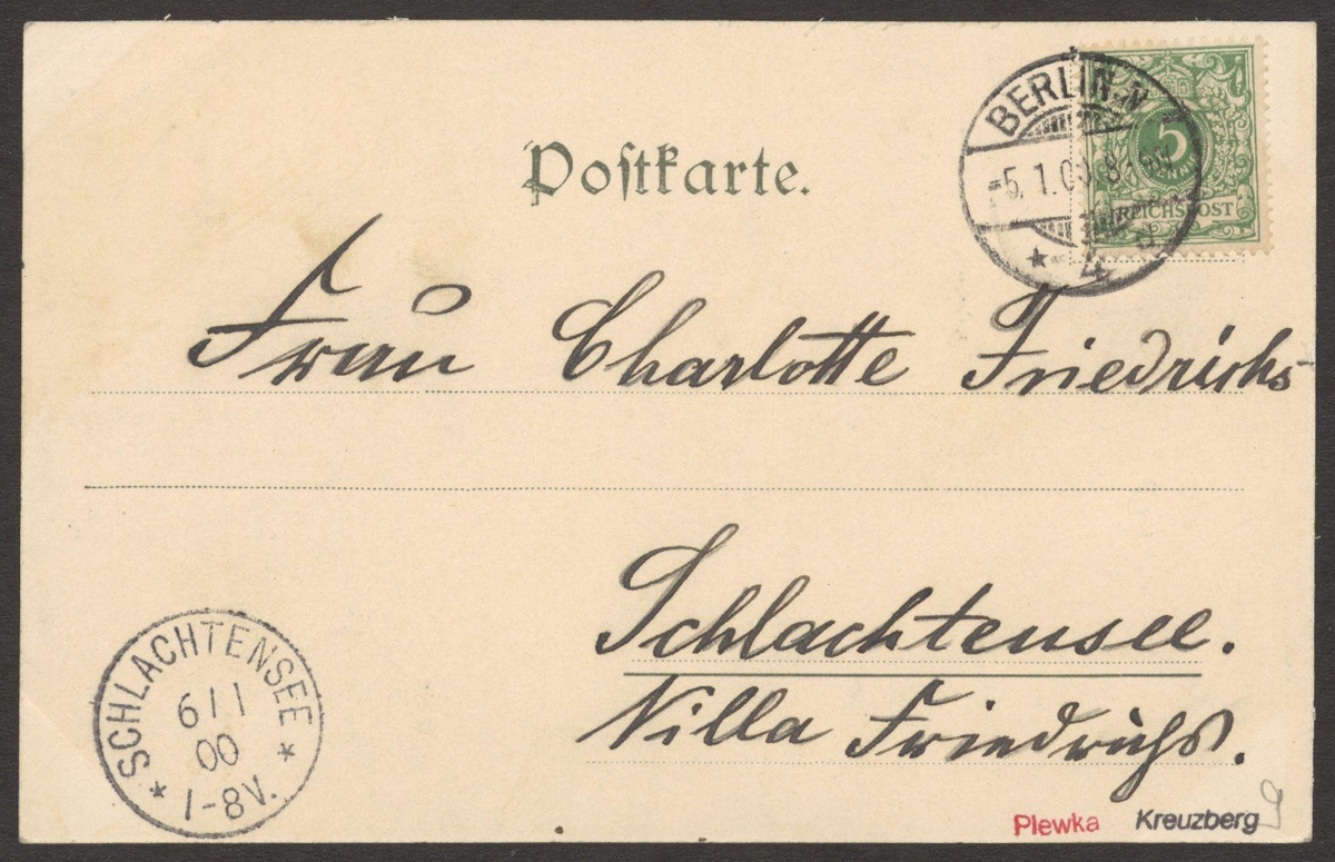 Rückseite einer Ansichtskarte mit handgeschriebener Adresse und Briefmarke