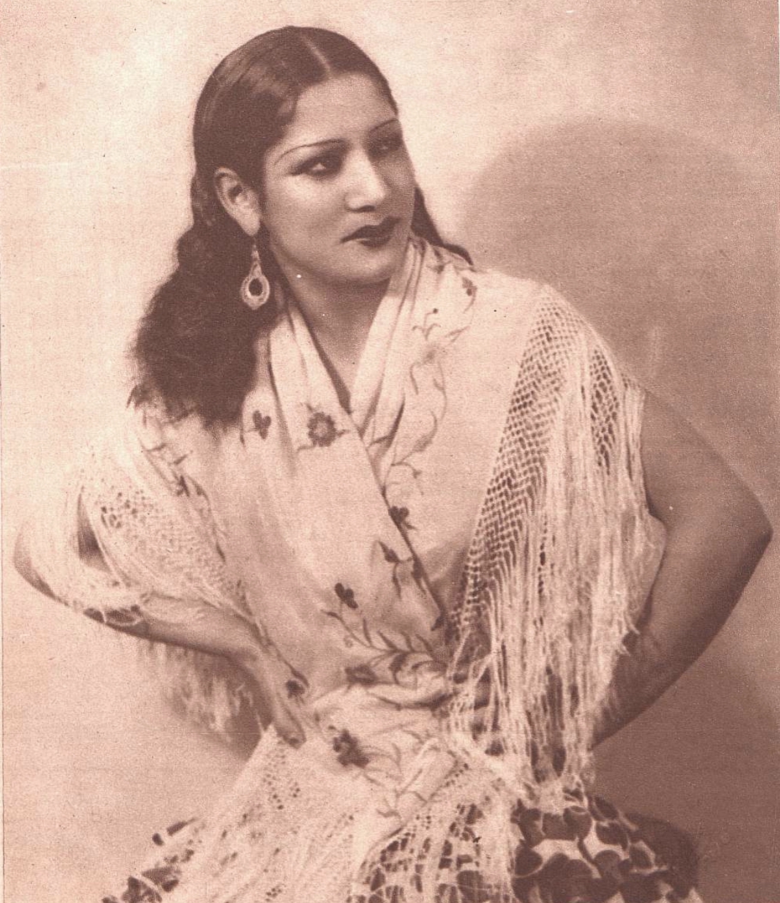 Bild einer Frau in einem weißen Kleid