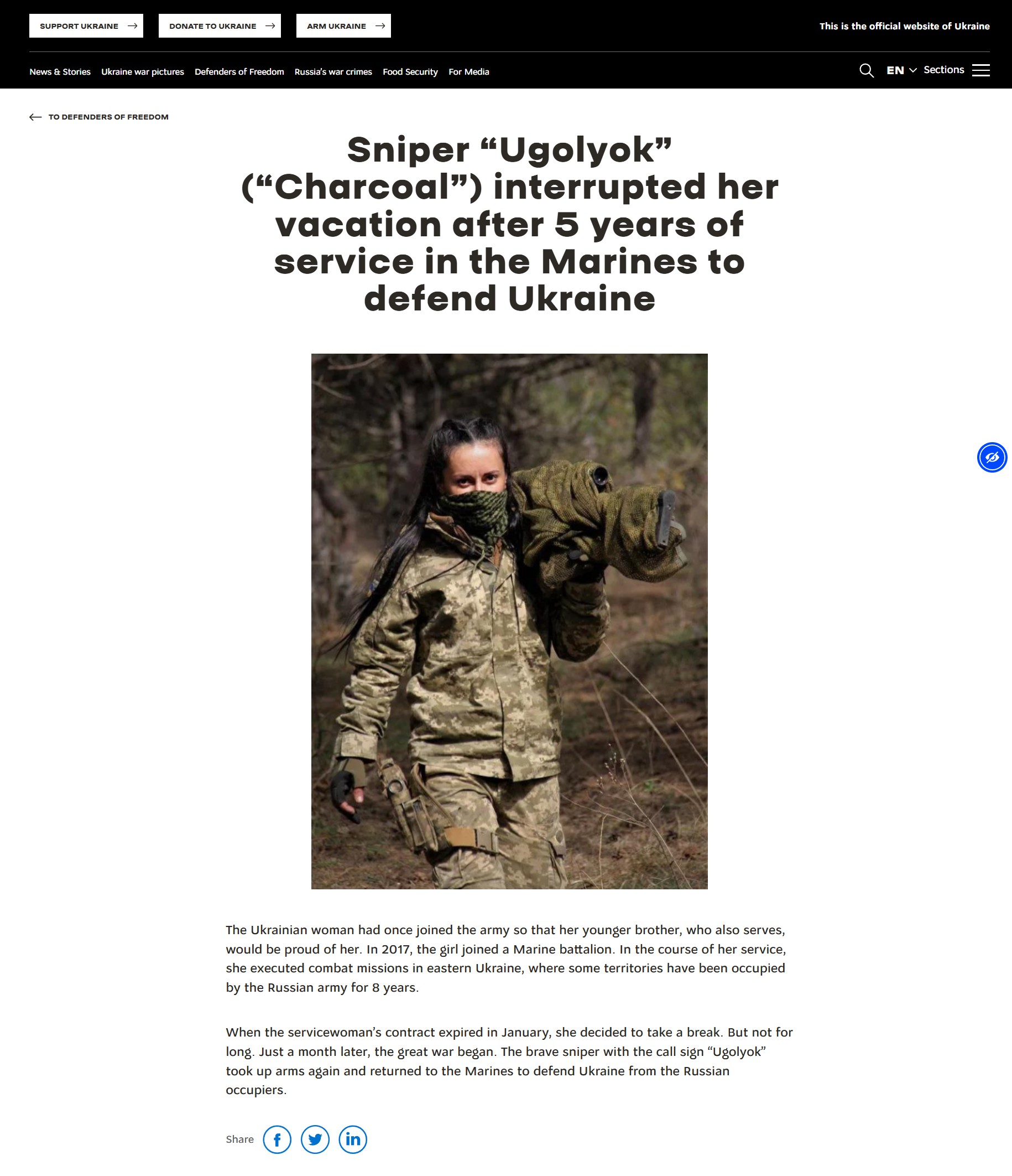 Screenshot einer Website mit Fotografie einer Soldatin mit Waffe auf der Schulter