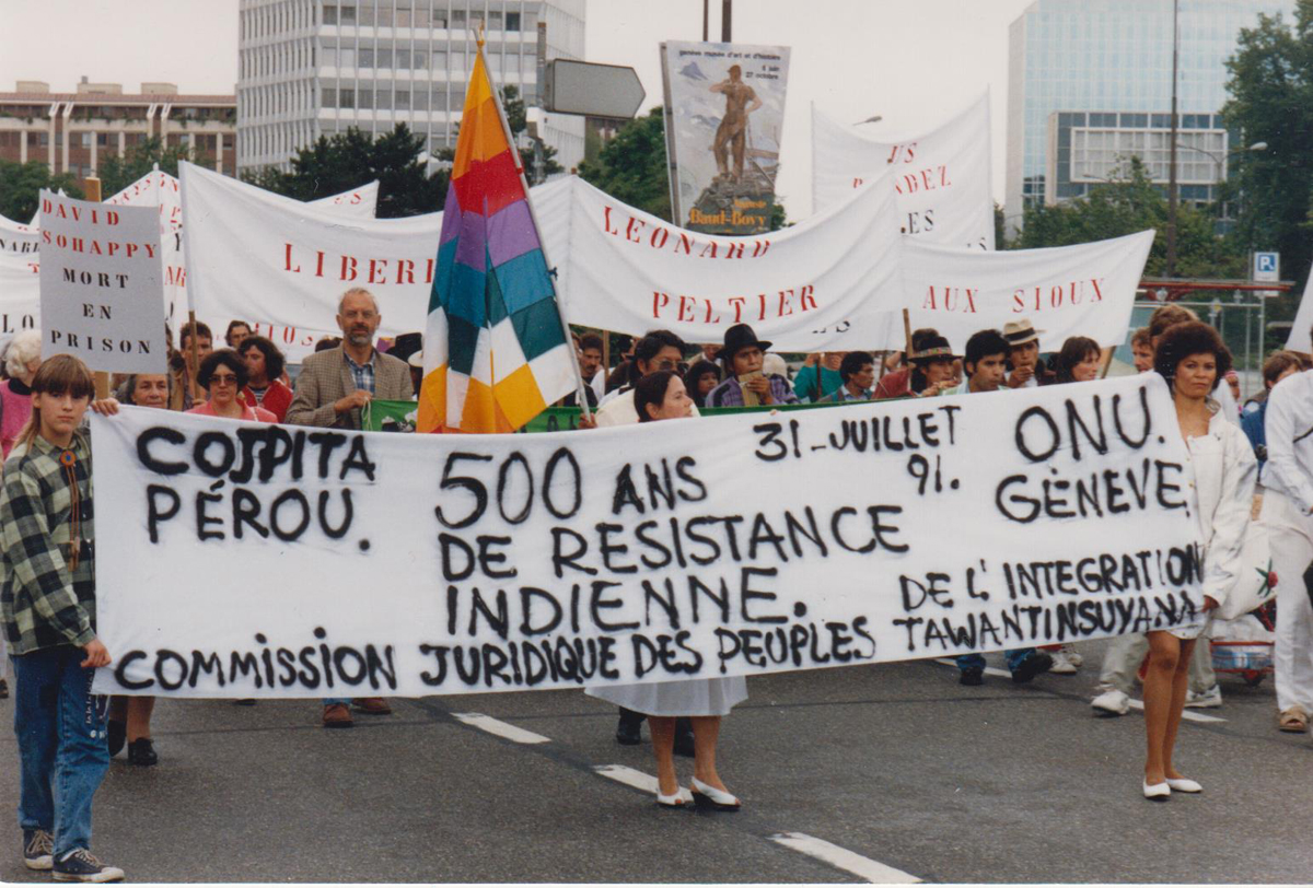 Farbfoto von Demonstrierenden