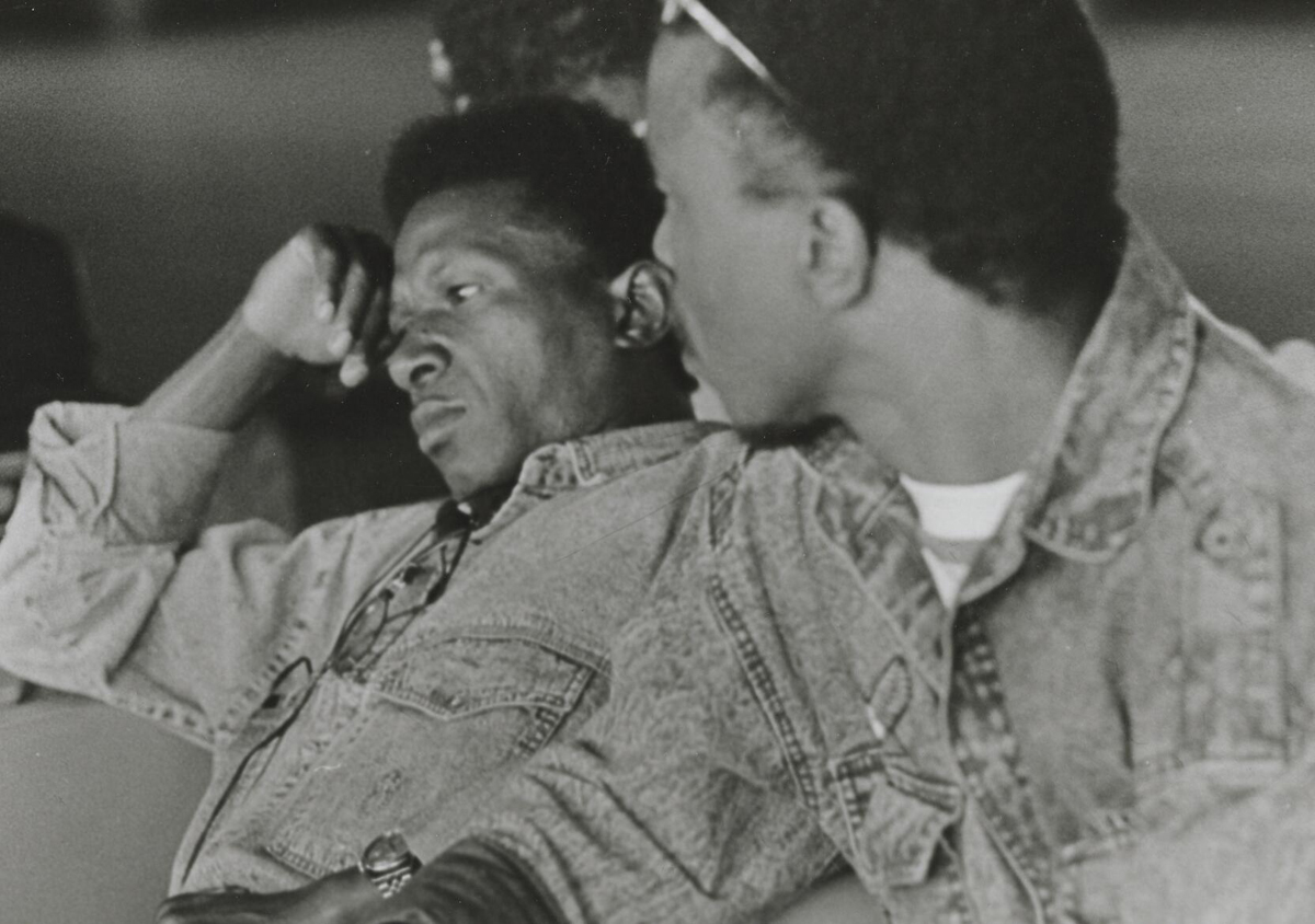 Schwarzweißfoto von zwei Männern