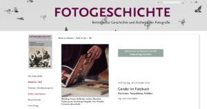 Zeitschriftenlogo, Schrift und farbiges Bild von Buch, in dem geblättert wird