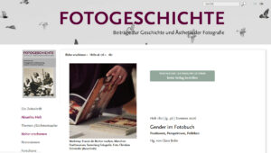 Zeitschriftenlogo, Schrift und farbiges Bild von Buch, in dem geblättert wird